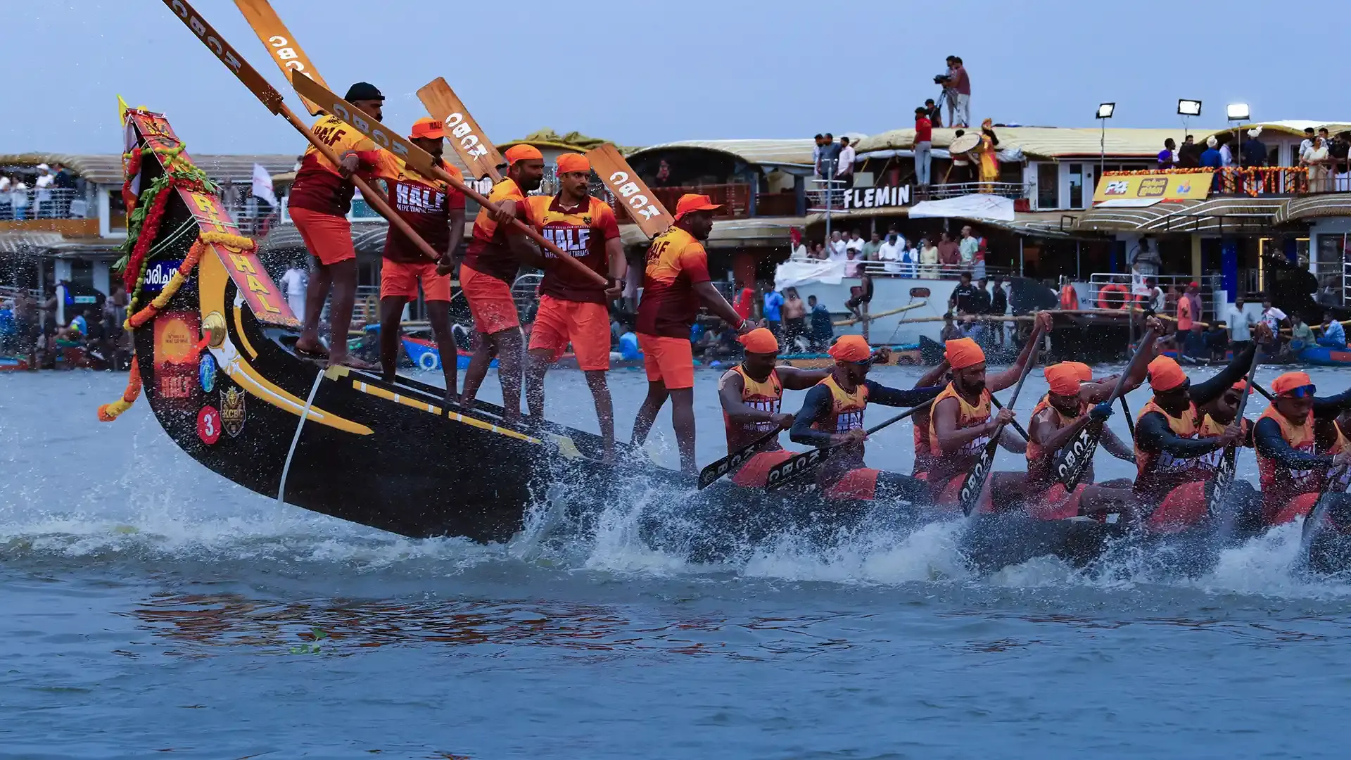 Snake boat crews racing at the Nehru Trophy Vallam Kali